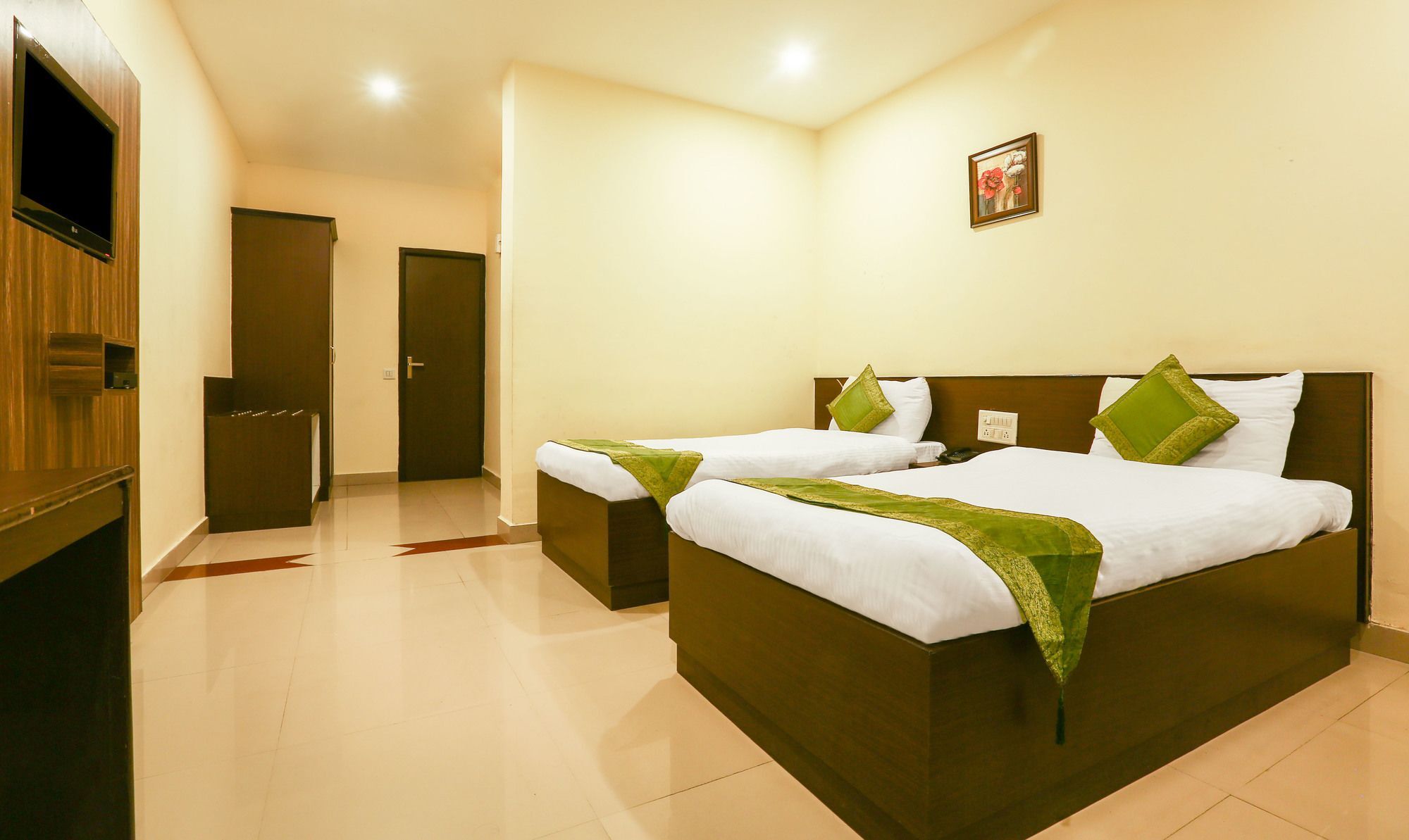 Hotel Treebo Trend Gk Conifer Dharamshala Exterior foto